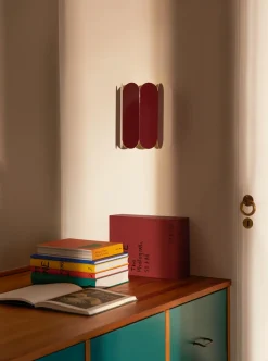 Barneromsbelysning|Vegglamper Med Opp/Ned Lys>HAY Arcs vegglampe uten ledning - Rød