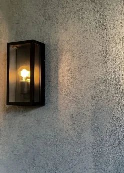 Utelamper - Klassiske Vegglamper>Aneta Lighting Arendal vegglampe utendørs IP44 E27 - Svart/Klart glass Svart / Klar