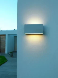 Lightup-Pris|Utelamper Med Opp/Ned Lys><noscript><img width=