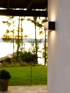 Lightup-Pris|Utelamper Med Opp/Ned Lys><noscript><img width=