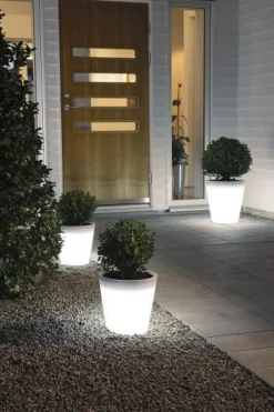 Led-Baller Og Krukker>Konstsmide Assisi blomsterpotte liten LED plast trafo IP44 Hvit