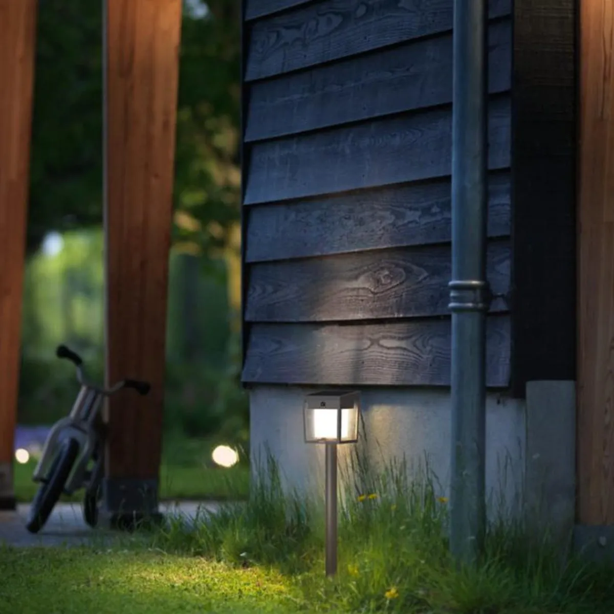 Solcellebelysning|Oppladbare Bordlamper>Philips Blaise hagebelysning utendørs IP44 1,5W 3000 Kelvin m/sensor - Solcelle Antrasitt