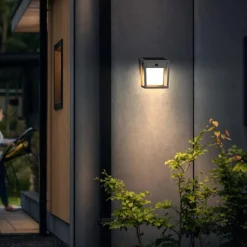 Solcellebelysning|Utelamper - Klassiske Vegglamper>Philips Blaise vegglampe utendørs IP44 1,5W 3000 Kelvin m/sensor - Solcelle Antrasitt