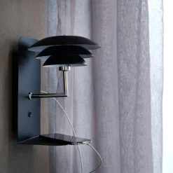 Leselamper|Vegglamper Med Usb>Dyberg Larsen DL20 vegglampe m/USB - Svart