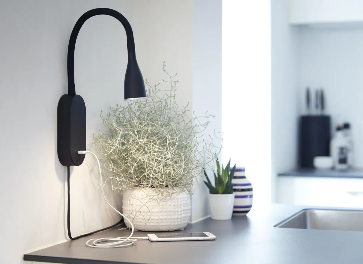 Leselamper|Vegglamper Med Usb>Nielsen Light Eye vegglampe 5 watt dimbar m/ USB - Svart