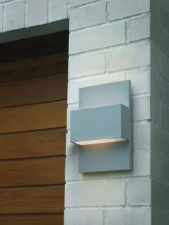 Lightup-Pris|Utelamper Med Opp/Ned Lys><noscript><img width=