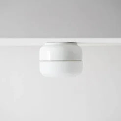 Baderomsbelysning Tak|Baderomsbelysning Vegg>Ifø Electric Ifø Ohm 140/115 tak/vegg 10W led dimbar IP44 - 2700K - /Opal glass Hvit