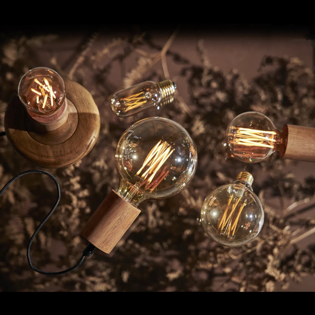 Dekorpære E27|Led-Pærer E27 Sokkel>Star Trading LED-pære 3,7W dimbar, Vintage Gold 80mm Amber