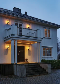 Lightup-Pris|Utelamper - Klassiske Vegglamper><noscript><img width=