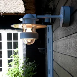 Utelamper - Veggskjold / Plafond|Utelamper - Klassiske Vegglamper><noscript><img width=