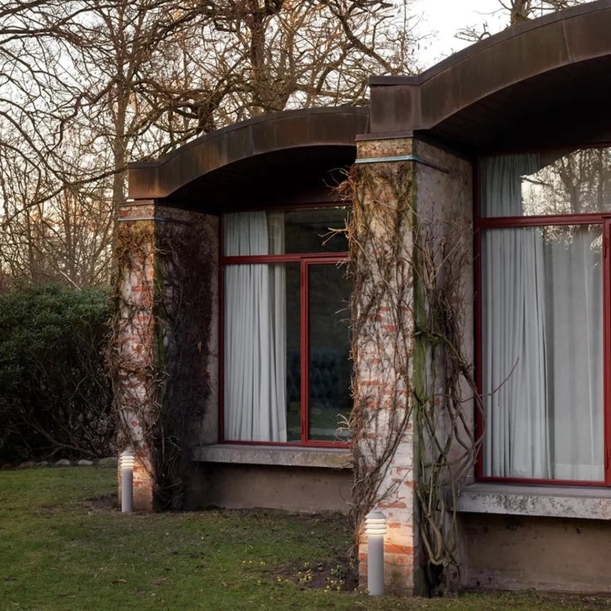 Pullert|Louis Poulsen>Louis Poulsen Bysted Garden fotplate u/adapter lang