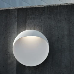 Utelamper - Veggskjold / Plafond|Louis Poulsen><noscript><img width=