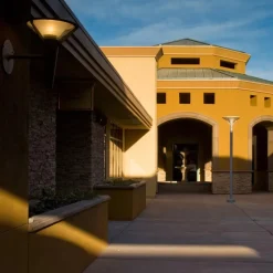 Utelamper - Klassiske Vegglamper|Louis Poulsen><noscript><img width=