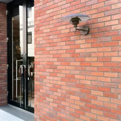 Utelamper - Klassiske Vegglamper|Louis Poulsen><noscript><img width=