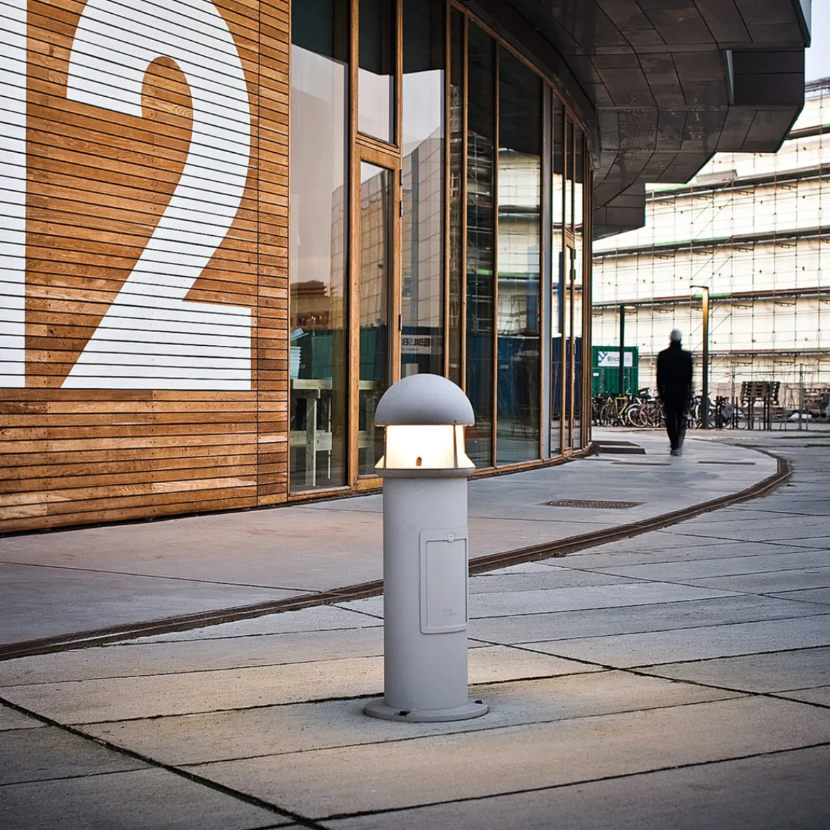 Pullert|Louis Poulsen>Louis Poulsen Waterfront Pullert mast for nedgraving