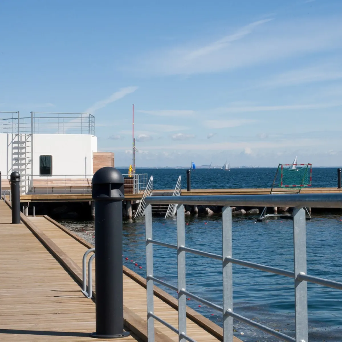 Pullert|Louis Poulsen>Louis Poulsen Waterfront Pullert mast for nedgraving