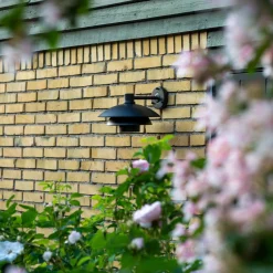 Utelamper - Klassiske Vegglamper><noscript><img width=