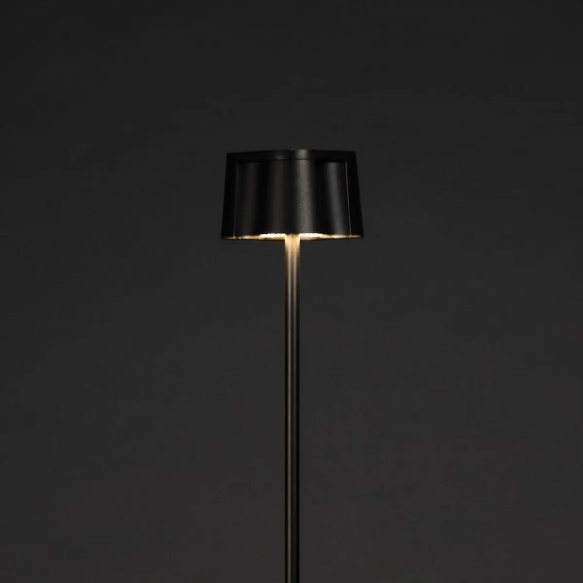 Oppladbare Bordlamper>Konstsmide Nice oppladbar gulvlampe 3W 2700/3000 Kelvin IP54 Svart