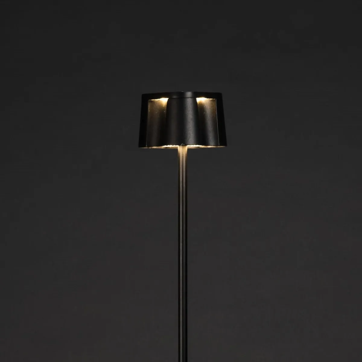 Oppladbare Bordlamper>Konstsmide Nice oppladbar gulvlampe 3W 2700/3000 Kelvin IP54 Svart