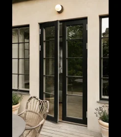 Utelamper - Klassiske Vegglamper|Baderomsbelysning Tak>Nuura Liila 1 utendørslampe - mørk bronse/opal Bronse / Opal