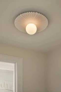 Baderomsbelysning Tak|Interiørlamper>Nuura Liila Muuse vegglampe/taklampe - medium - Hvit / Opal