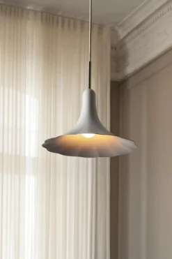 Kjøkkenbelysning Tak|Lysekroner>Nuura Petalii taklampe Hvit/messing Hvit / Messing