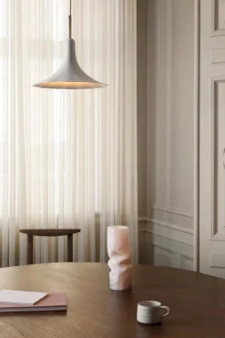 Kjøkkenbelysning Tak|Lysekroner>Nuura Petalii taklampe Hvit/messing Hvit / Messing