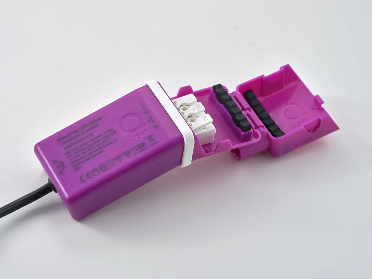 Kjøkkenbelysning Tak|Spotter & Skinner>Q-Light Q-Focus SR95 innfelt takspot 3000K 20 til 43° lysspredning 11W dimbar - Hvit