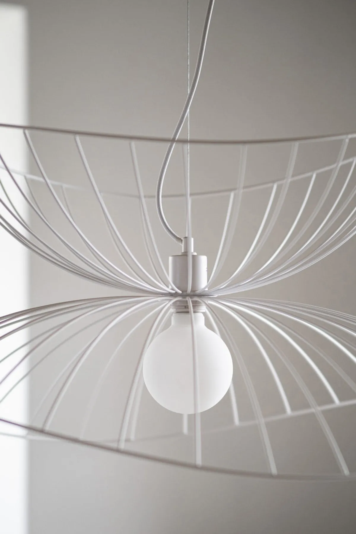 Kjøkkenbelysning Tak|Takpendler>Globen Lighting Ray takpendel 70 cm - Hvit