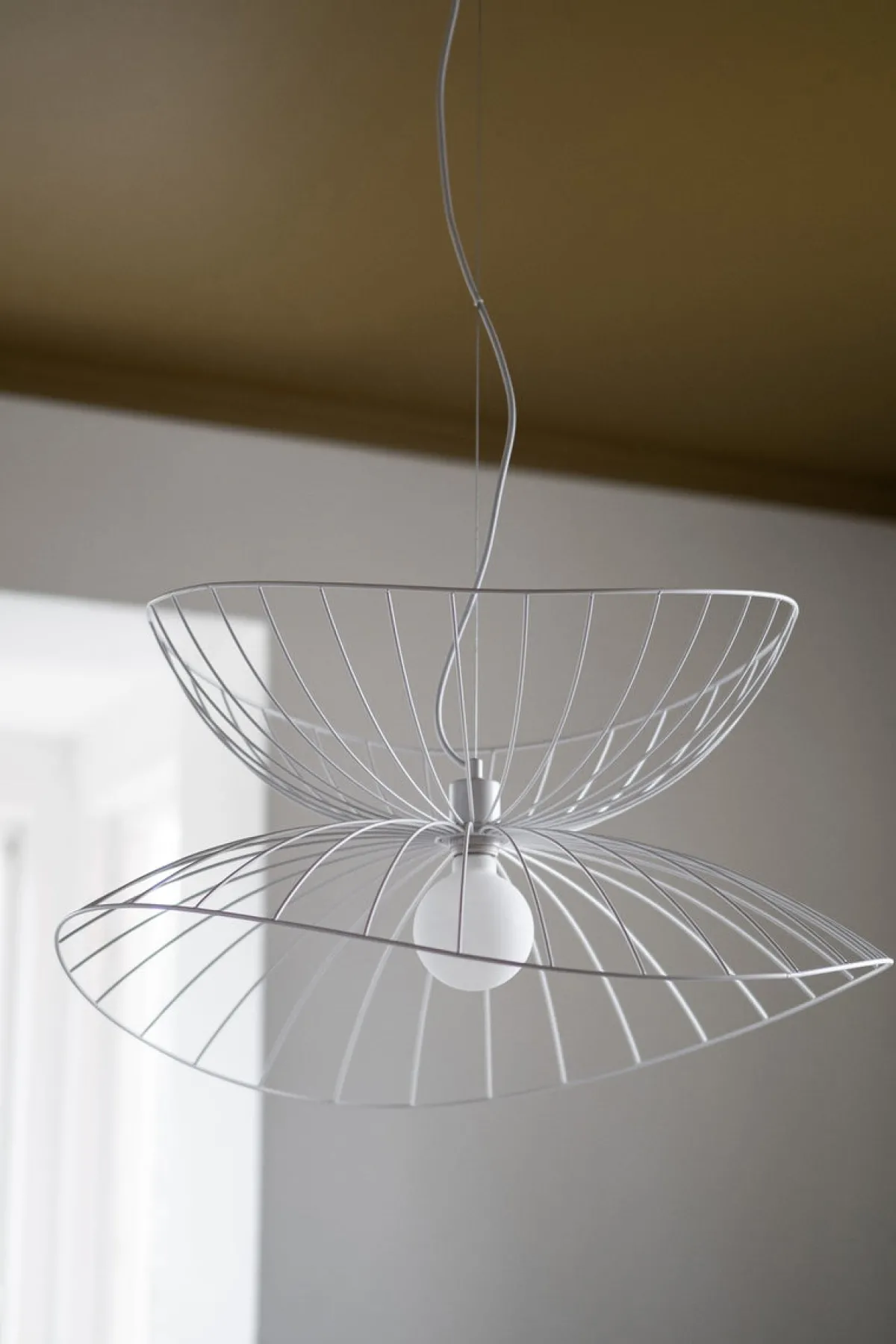 Kjøkkenbelysning Tak|Takpendler>Globen Lighting Ray takpendel 70 cm - Hvit