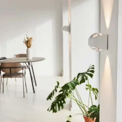 Utelamper Med Opp/Ned Lys|Baderomsbelysning Vegg>LOOM Design Saga vegglampe IP65 12W 3000K - Hvit