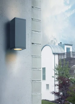 Lightup-Pris|Utelamper Med Opp/Ned Lys><noscript><img width=