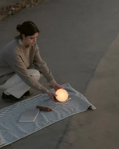 Oppladbare Bordlamper>New Works Sphere Adventure Light - Grå