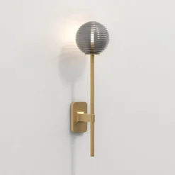 Baderomsbelysning Vegg>Astro Lighting Tacoma Single Grande vegglampe IP44 - Antikk Messing/Røykfarget kuppel Antikk messing / Røyk