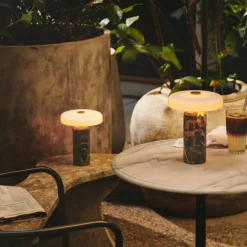 Oppladbare Bordlamper>Design by Us Trip oppladbar bordlampe - Dark Clay marmor/Hvit skjerm Mørk marmor / Hvit