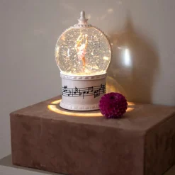 Juledekorasjon|Julelykter>Konstsmide Vannfylt lykt ballerina roterende med musikk Hvit / Rosa
