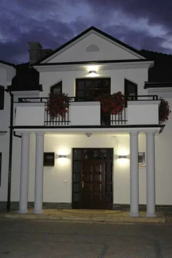 Lightup-Pris|Utelamper Med Opp/Ned Lys><noscript><img width=