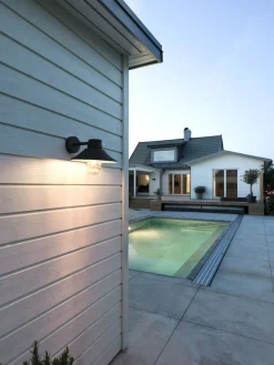 Utelamper - Klassiske Vegglamper>Konstsmide Vega vegglampe utendørs IP54 - Svart