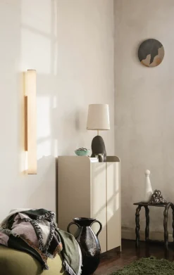 Interiørlamper>Ferm Living Vuelta Vegglampe 100cm - hvit /messing