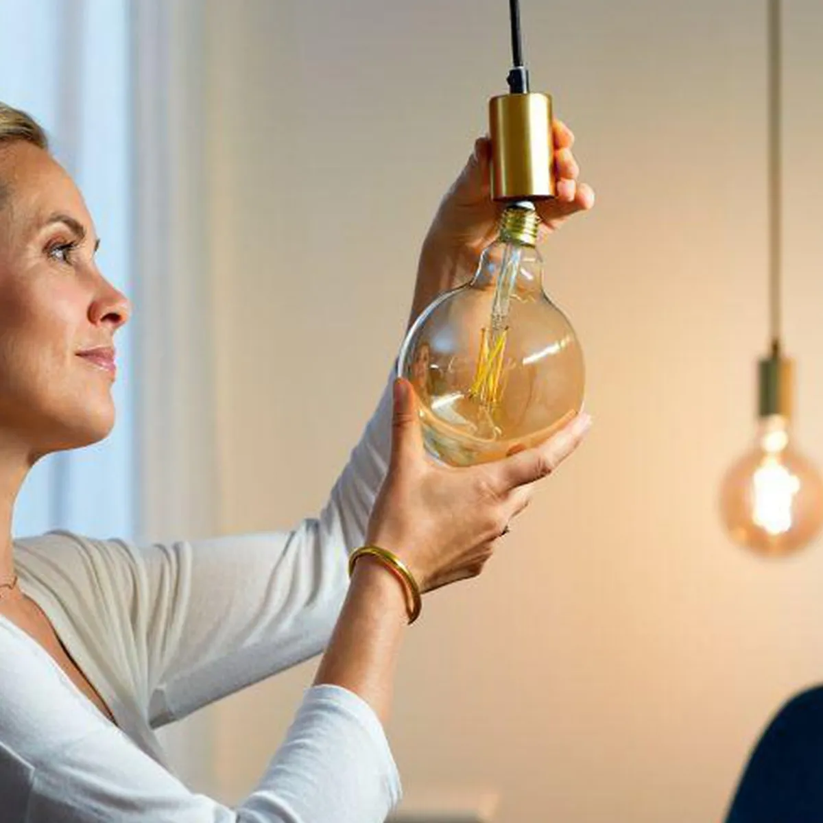 Led-Smartlyspærer|Led-Pærer Smart E27 Sokkel>WiZ E27 Lyspære filament G125 6,7W Wifi - Justerbar fargetemperatur 2000-5000 Kelvin